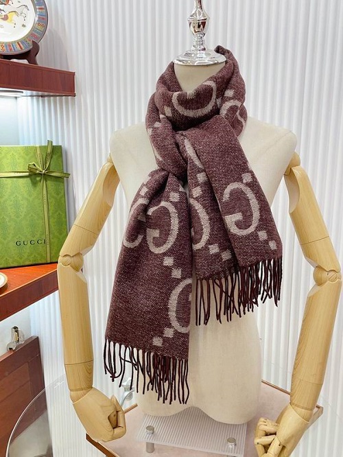 GUCCl brand scarf 22